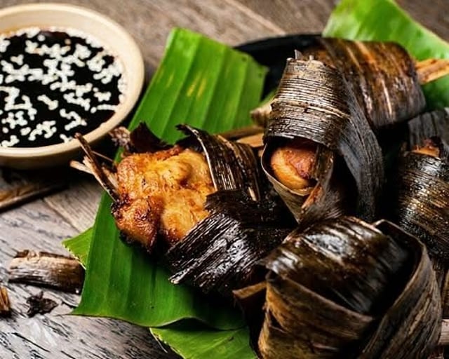 - Chicken Wrap (Gai Hor Bai Toey).